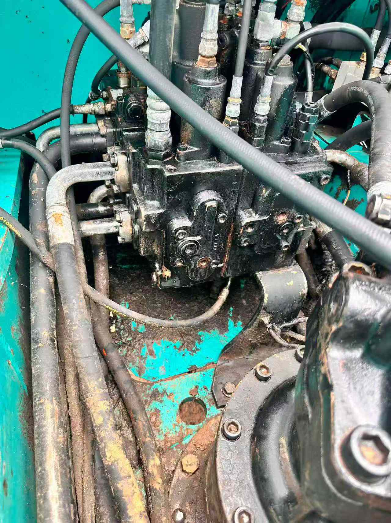Buy Kobelco SK200-11 Used Excavator / 6