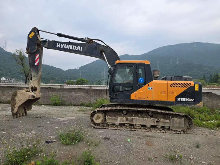 Buy Hyundai R215VS Used Excavator / 1