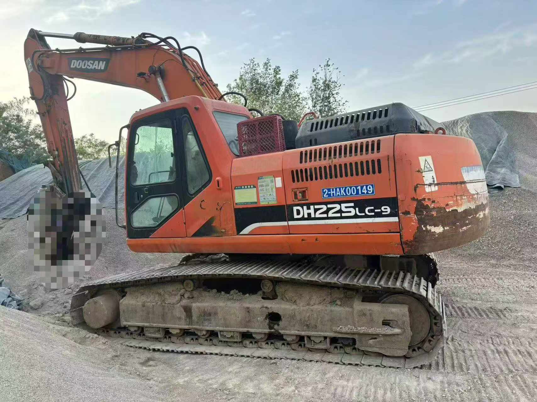 Buy Doosan DH220-3 Used Excavator / 4 Buy Doosan DH220-3 Used Excavator / 4