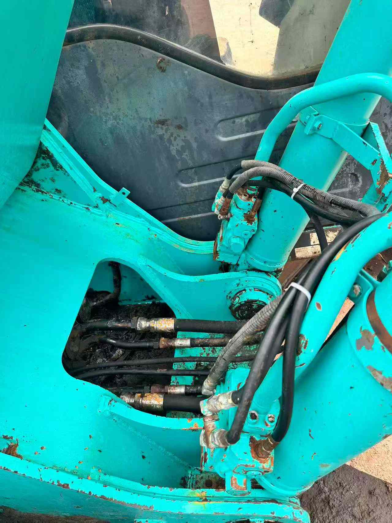 Buy Kobelco SK200-11 Used Excavator / 9