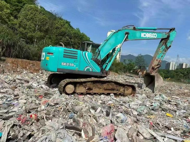 Buy Kobelco SK210-6 Used Excavator / 1