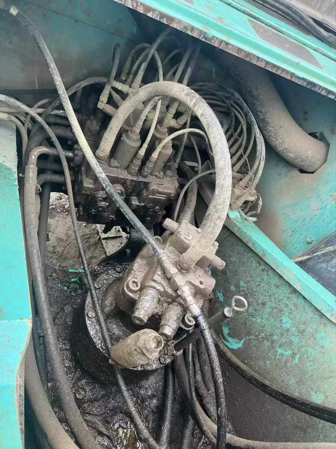 Buy Kobelco SK200 Used Excavator / 4