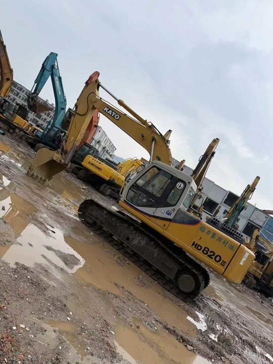 Buy Kato 820-3SP Used Excavator / 1