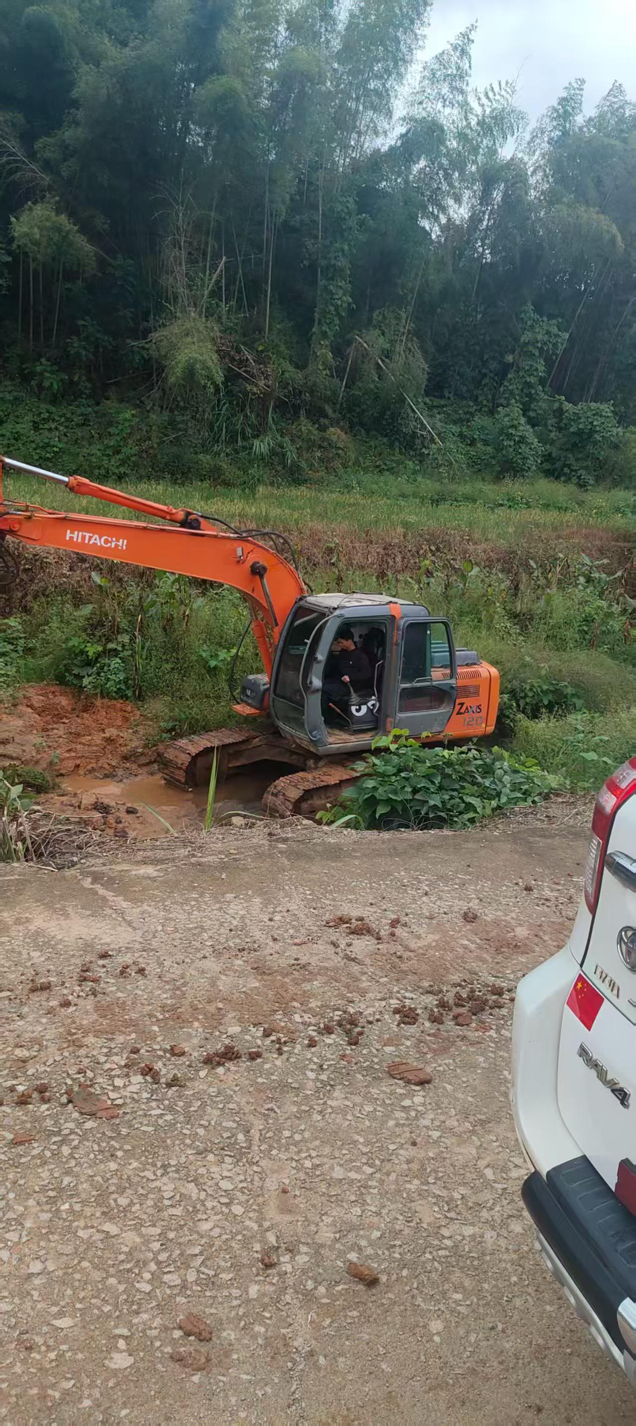 Buy Hitachi EX120 Used Excavator / 1