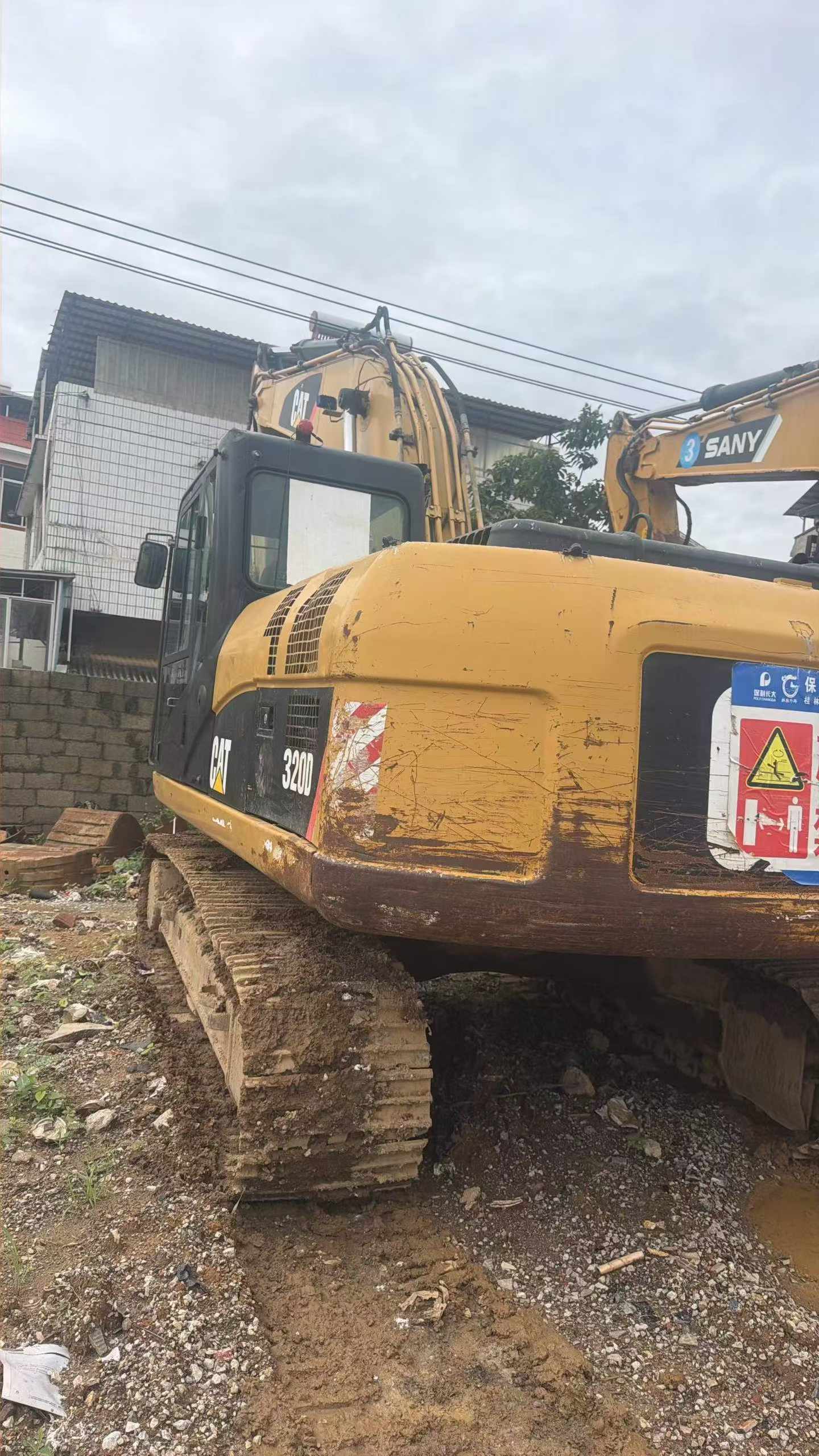 Buy Caterpillar 320D Used Excavator / 1