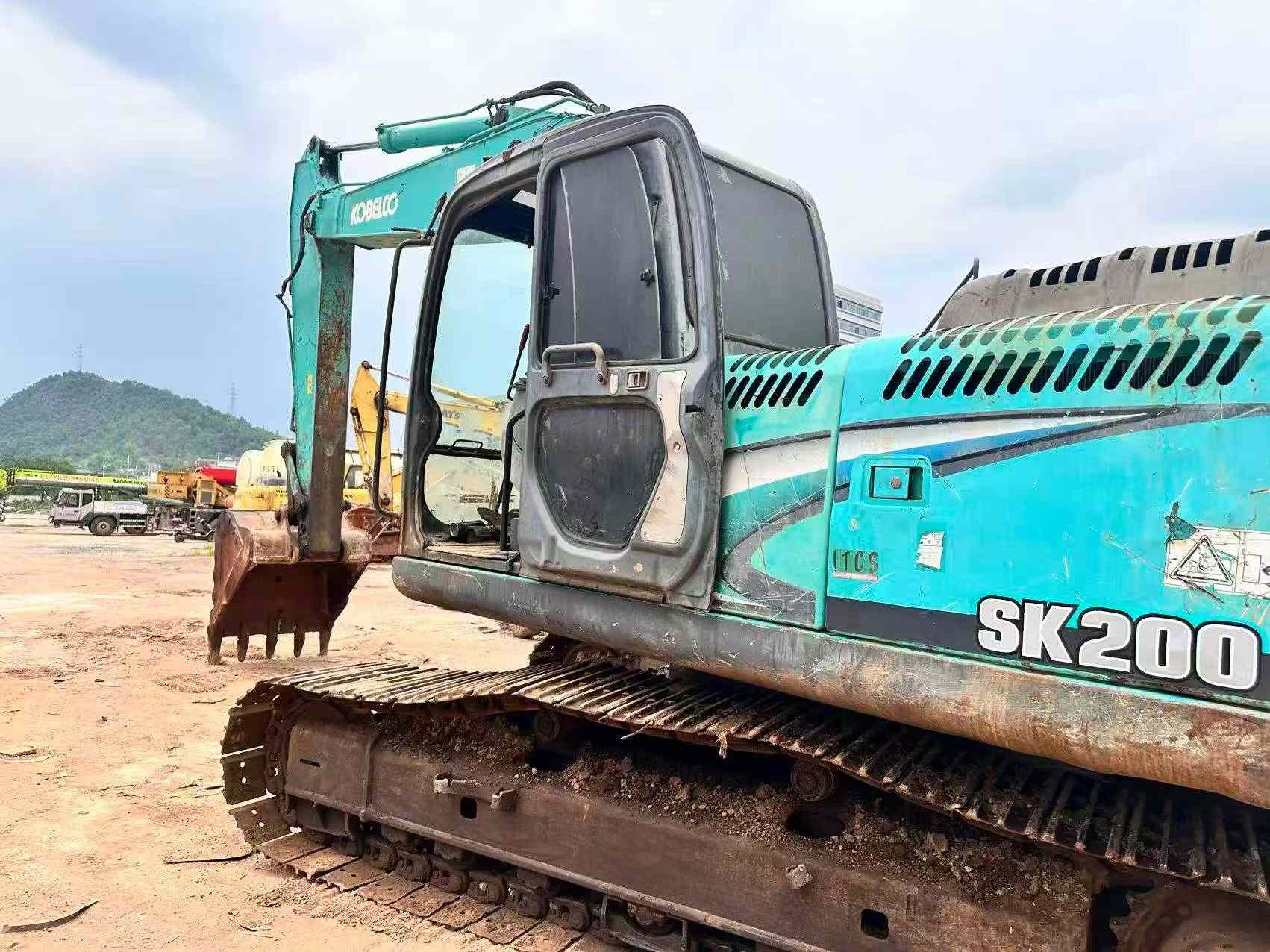 Buy Kobelco SK200-11 Used Excavator / 2
