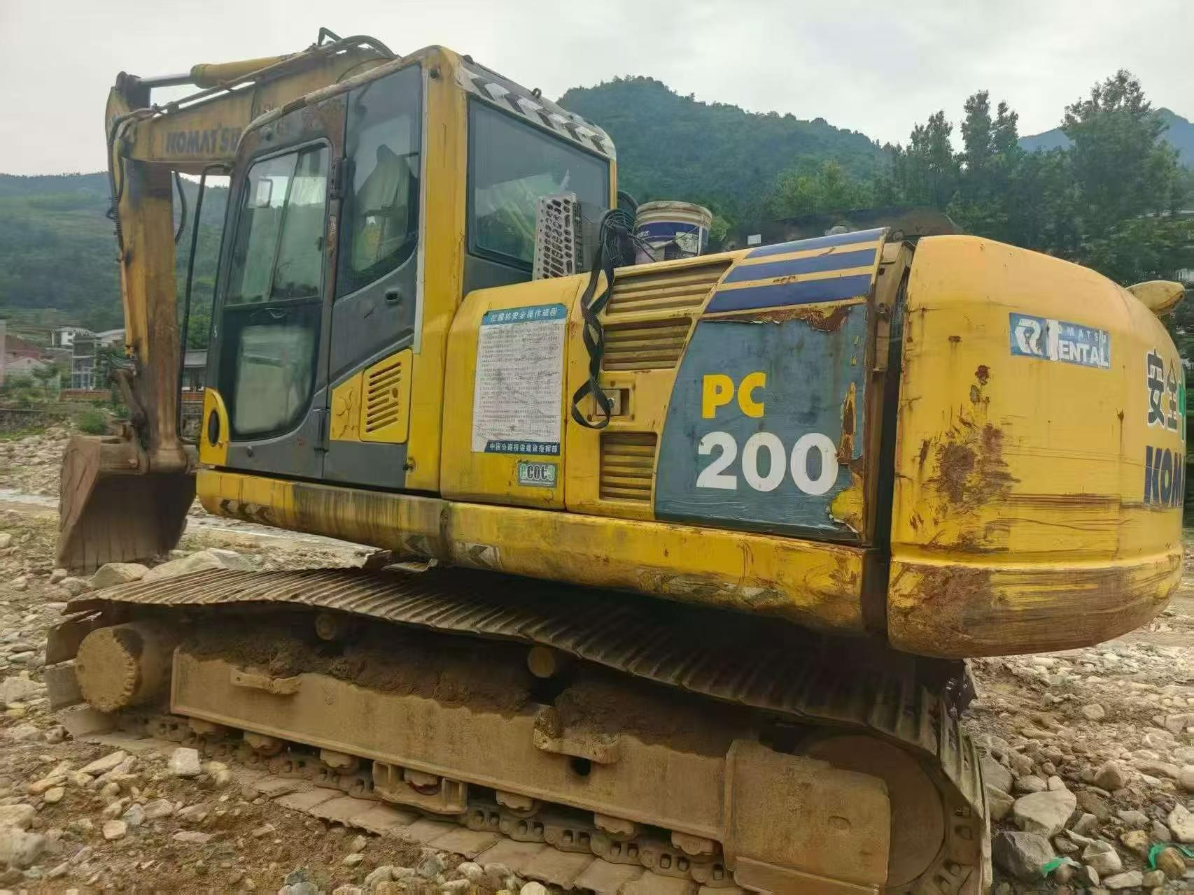 Buy Komatsu PC200-8 Used Excavator / 1