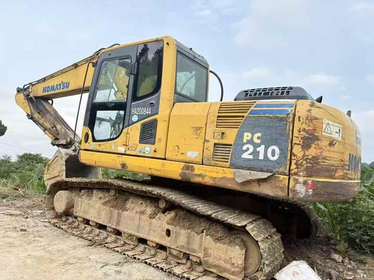 Buy Komatsu PC200-8 Used Excavator / 1
