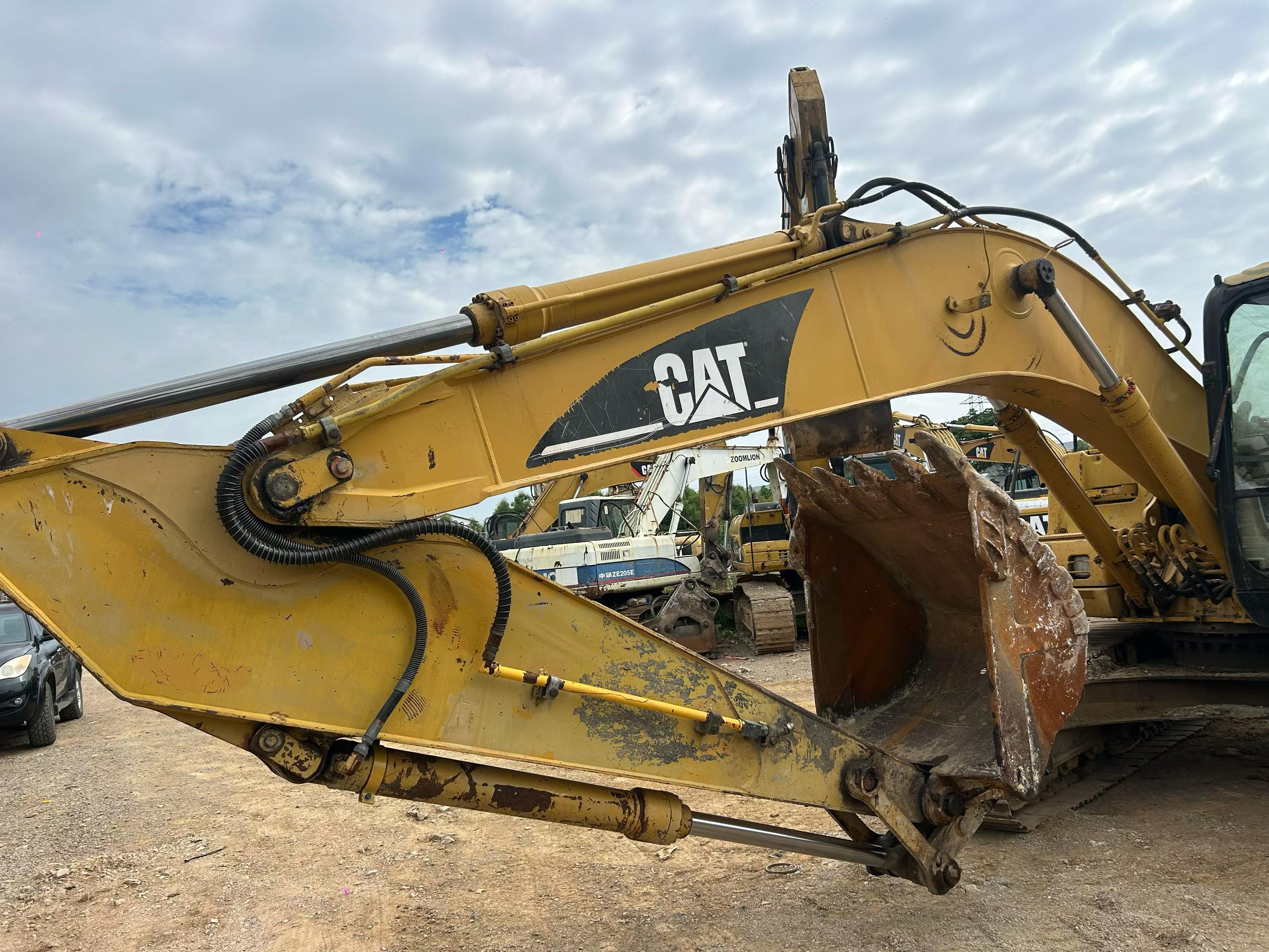Buy Caterpillar 320C Used Excavator / 2 Buy Caterpillar 320C Used Excavator / 2