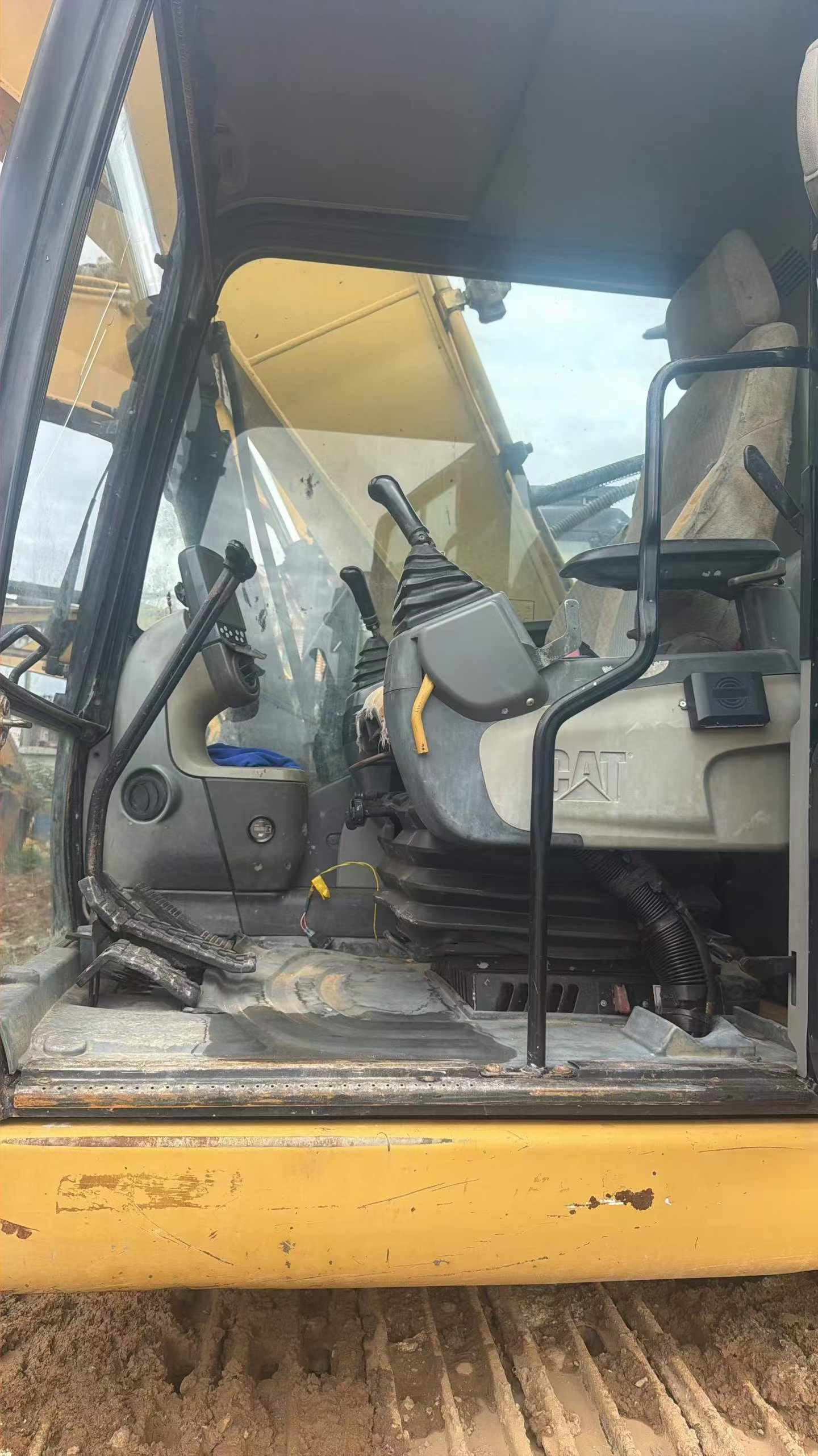 Buy Caterpillar 320D Used Excavator / 6 Buy Caterpillar 320D Used Excavator / 6