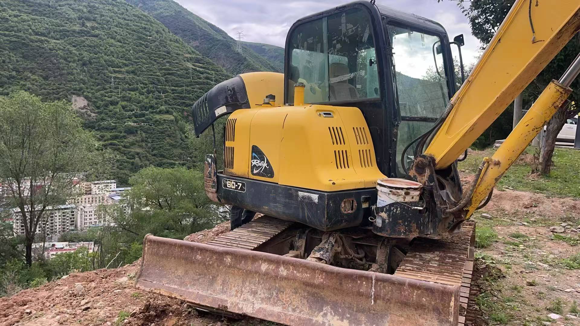 Buy Hyundai HX60 Used Excavator / 3
