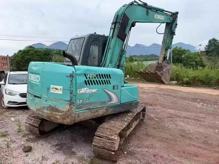 Buy Kobelco SK75 Used Excavator / 1