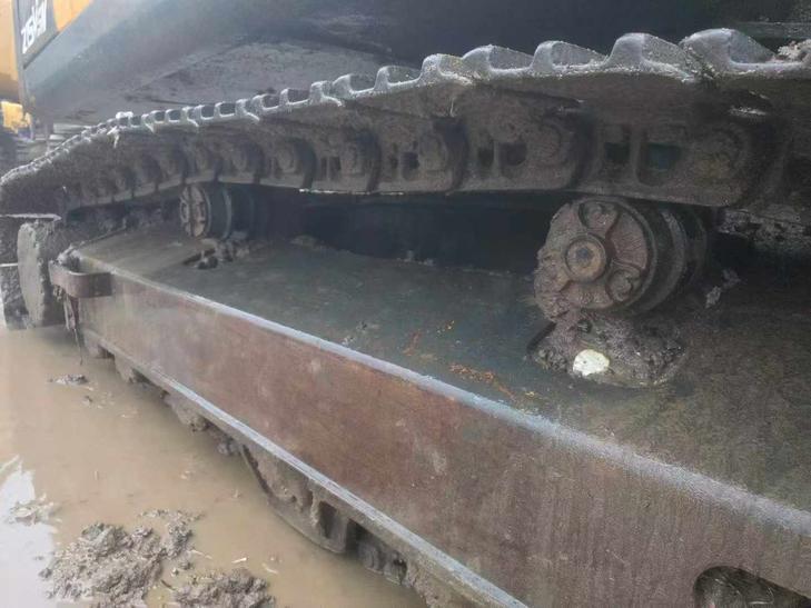 Buy Hyundai R215VS Used Excavator / 1
