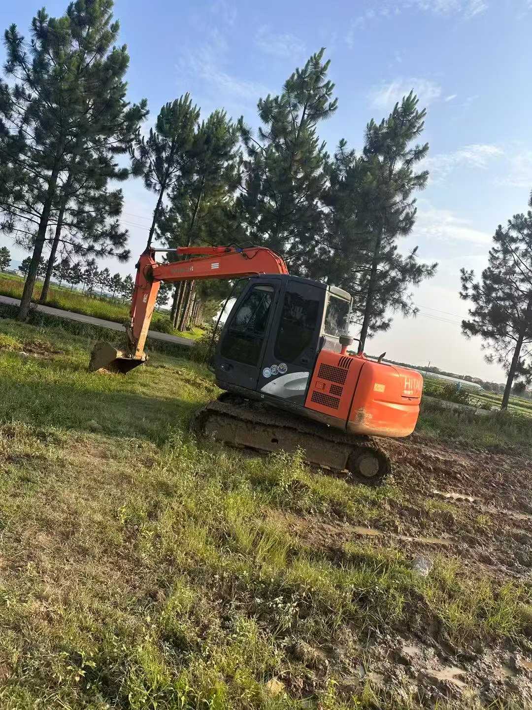Buy Hitachi EX70 Used Excavator / 1