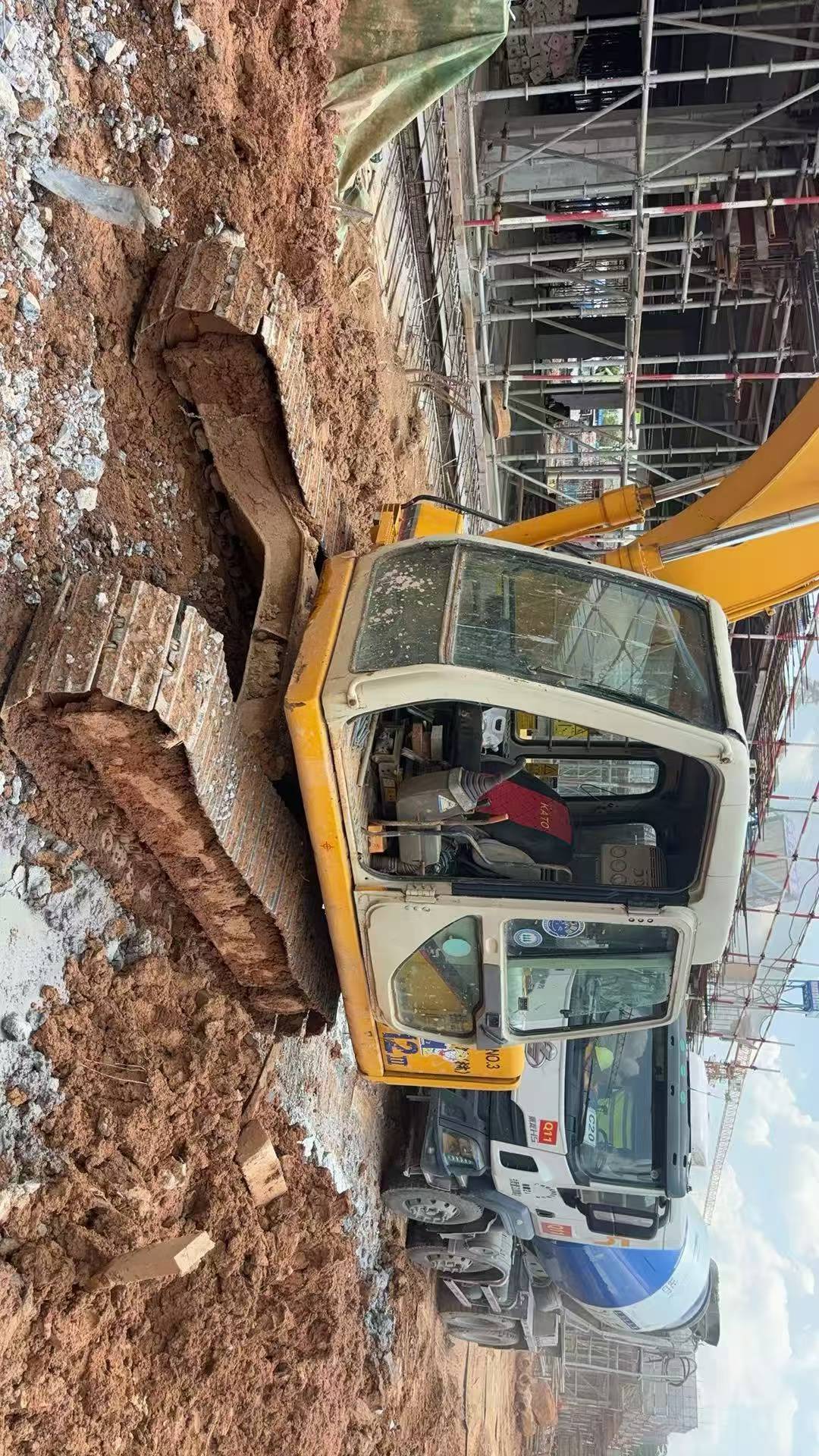 Buy Kato HD512-6 Used Excavator / 4 Buy Kato HD512-6 Used Excavator / 4
