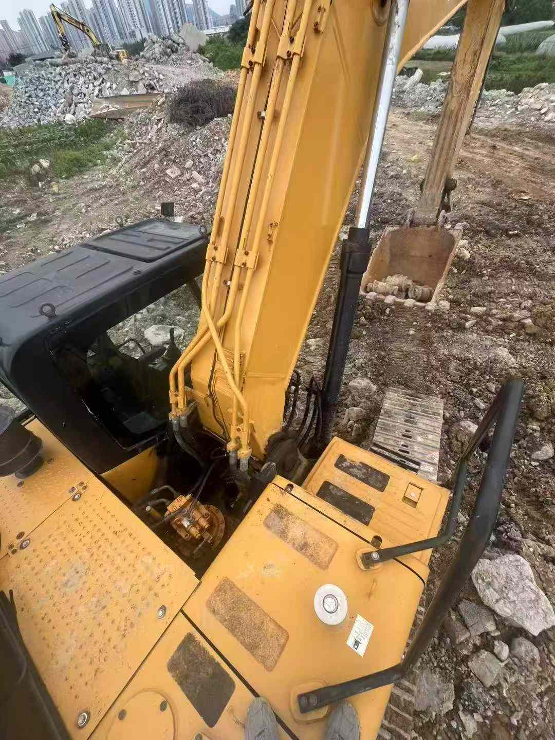 Buy Sany SY200C Used Excavator / 4