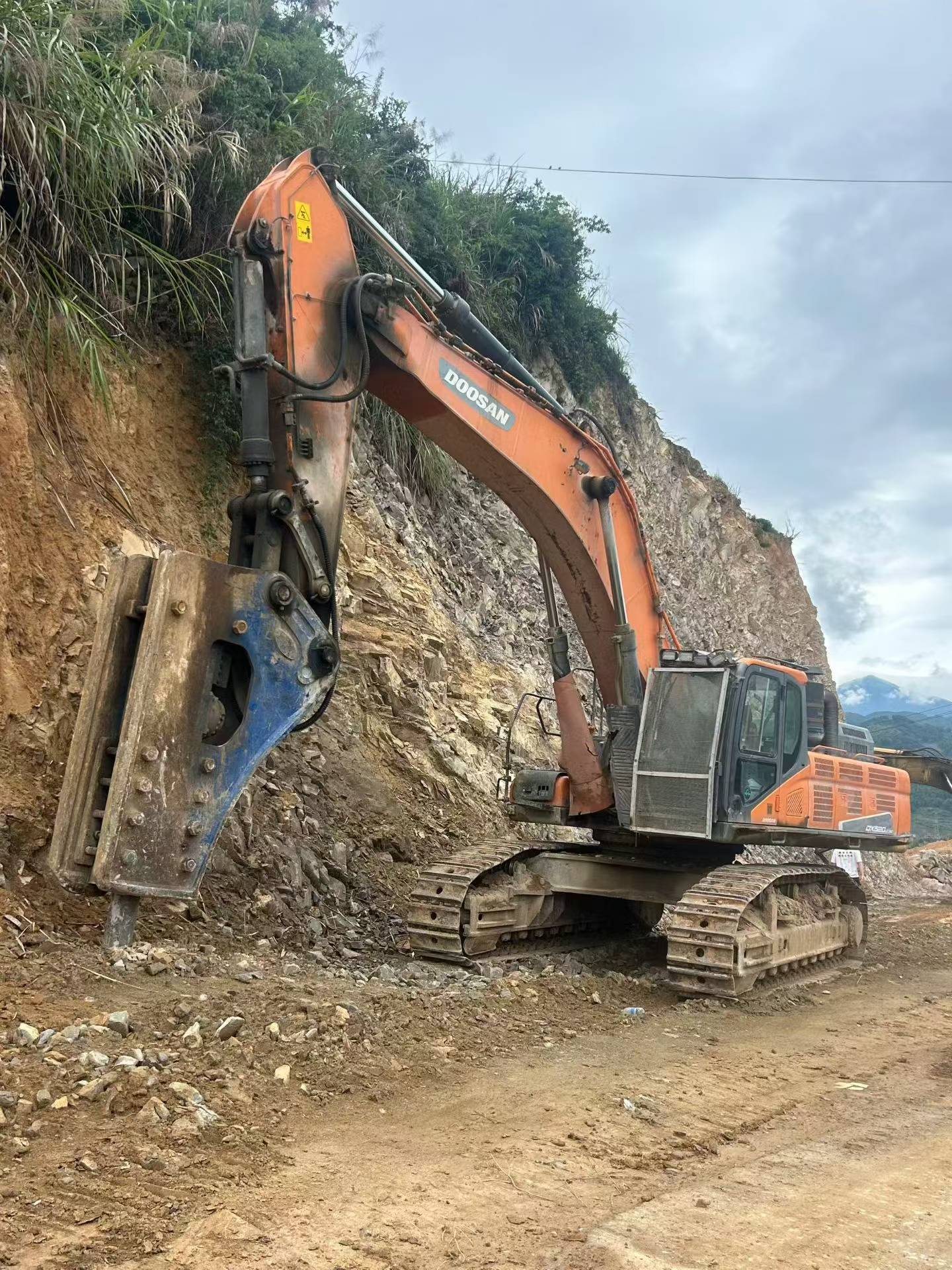 Buy Doosan DX520LC Used Excavator / 1