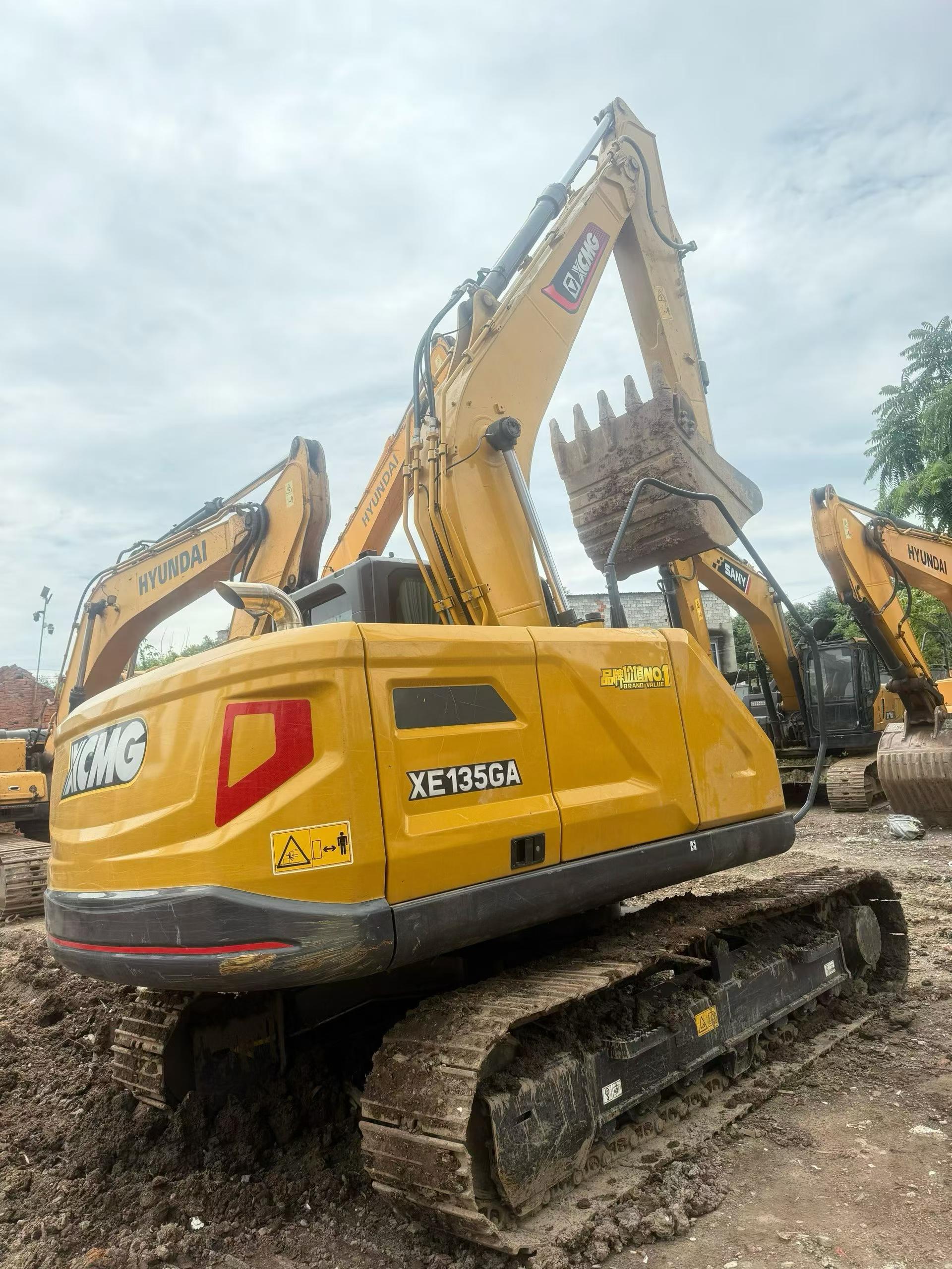 Buy XCMG XE135B Used Excavator / 4 Buy XCMG XE135B Used Excavator / 4