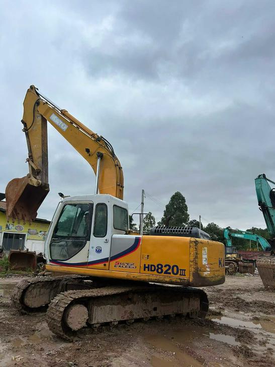 Buy Kato 820-3SP Used Excavator / 1