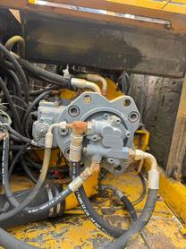 Buy Kato 820-3SP Used Excavator / 7 Buy Kato 820-3SP Used Excavator / 7