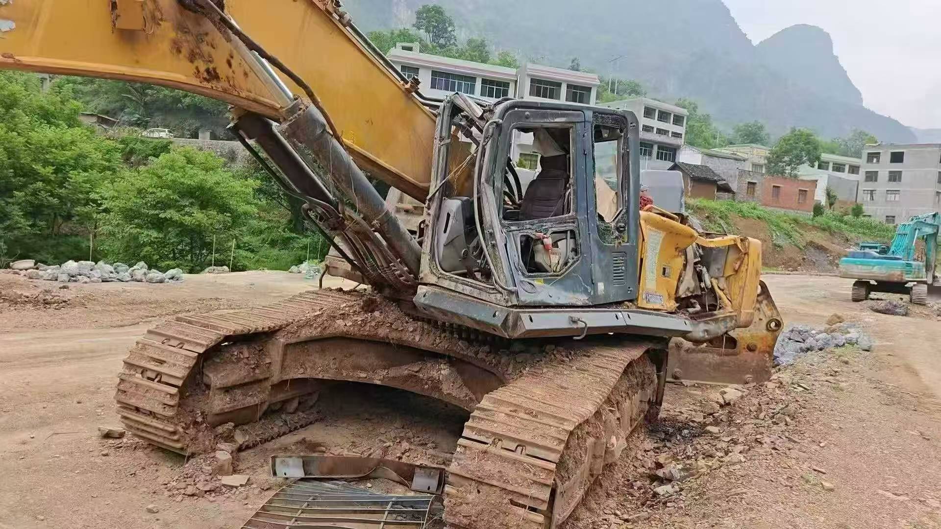 Buy XCMG XE490D Used Excavator / 2 Buy XCMG XE490D Used Excavator / 2