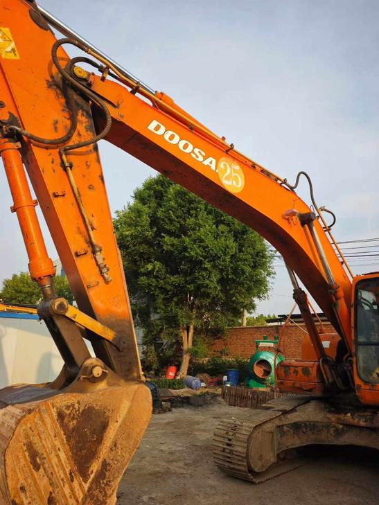 Buy Doosan DH258-7 Used Excavator / 1