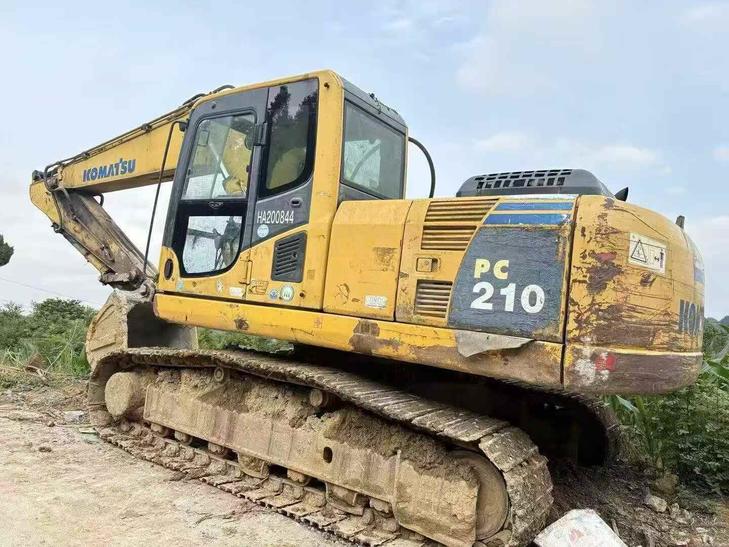 Buy Komatsu PC200-8 Used Excavator / 1