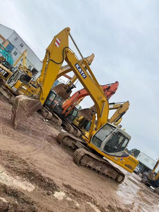 Buy Kato 820-3SP Used Excavator / 1