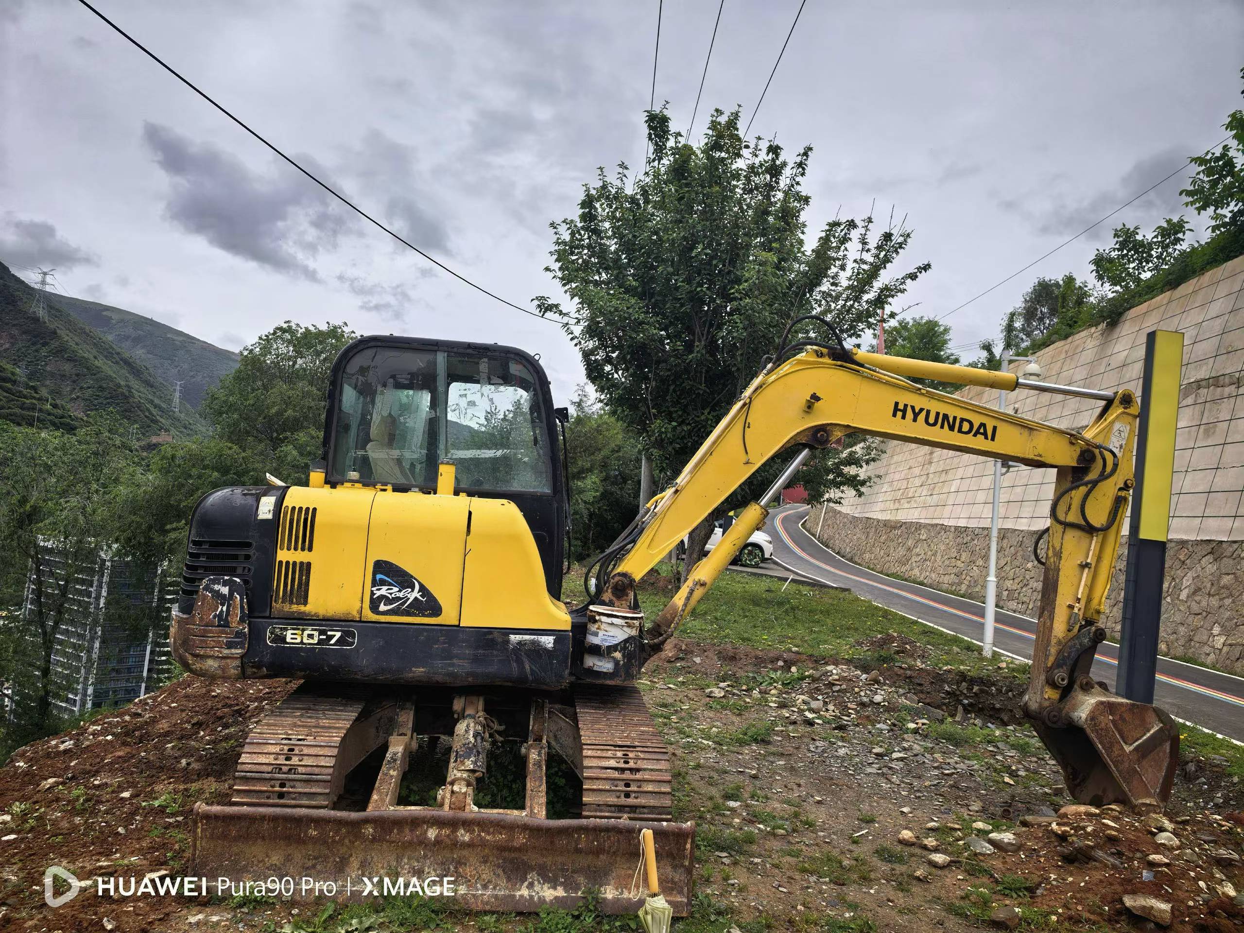 Buy Hyundai HX60 Used Excavator / 2
