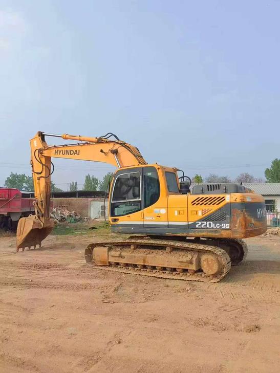 Buy Hyundai R220-5 Used Excavator / 1