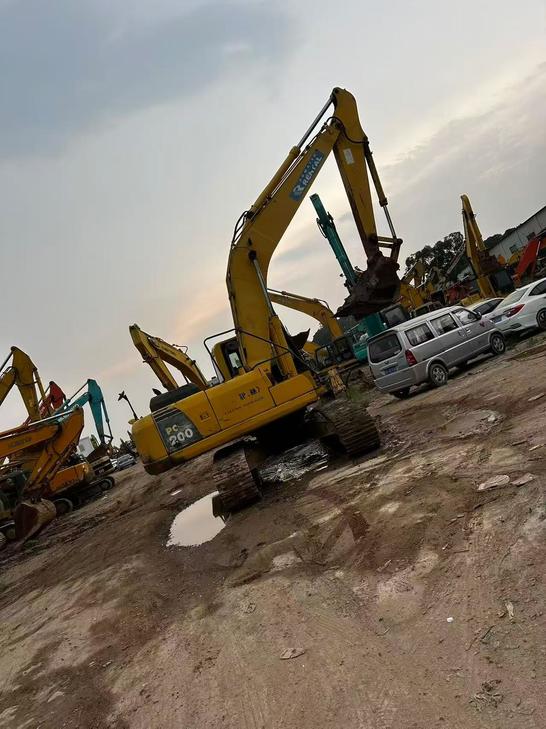 Buy Komatsu PC200-8N1 Used Excavator / 1