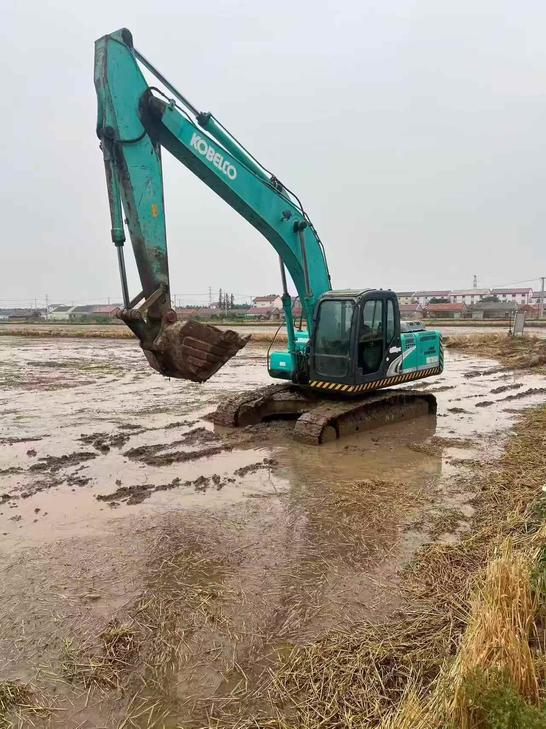 Buy Kobelco SK200 Used Excavator / 1