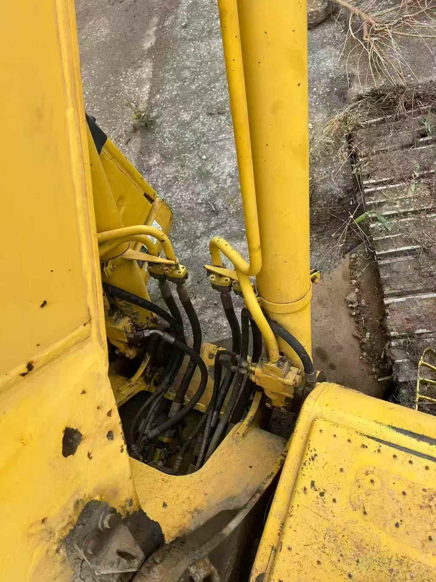 Buy Komatsu PC200-8 Used Excavator / 3