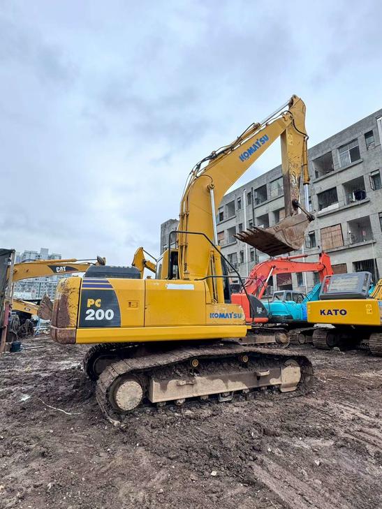 Buy Komatsu PC200-8 Used Excavator / 1