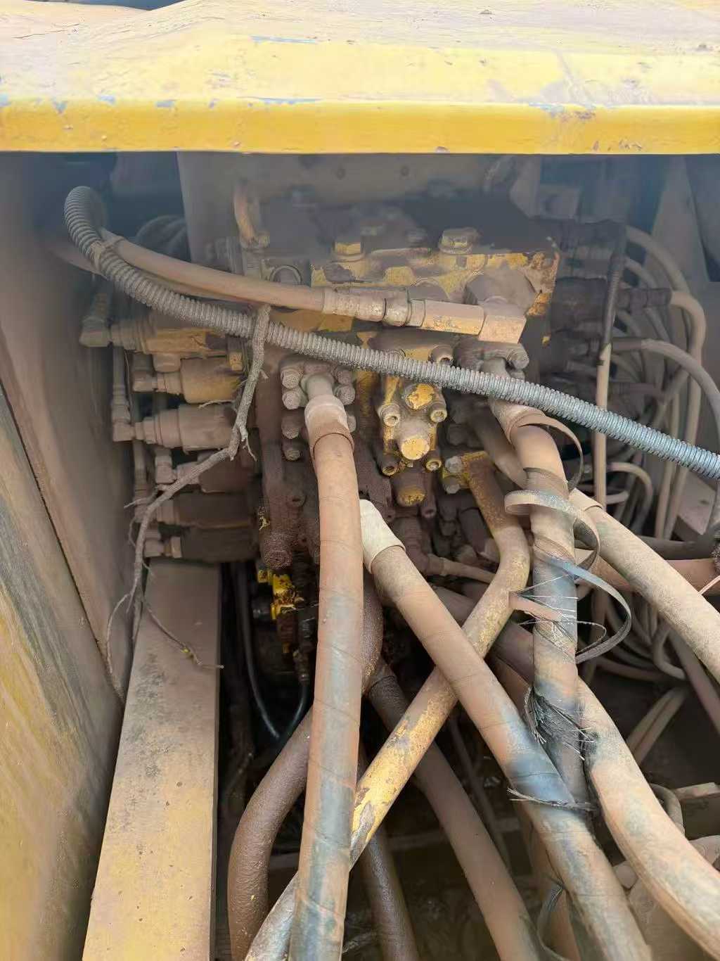 Buy Komatsu PC210-7 Used Excavator / 4