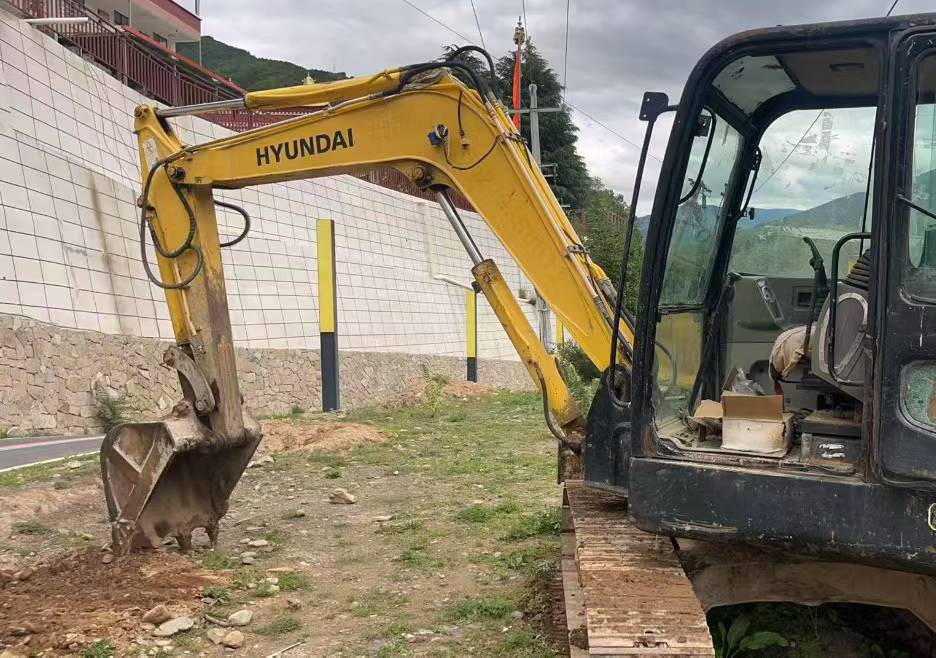 Buy Hyundai HX60 Used Excavator / 4
