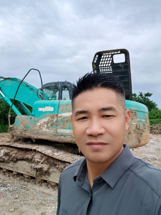 Buy Kobelco SK210 Used Excavator / 1