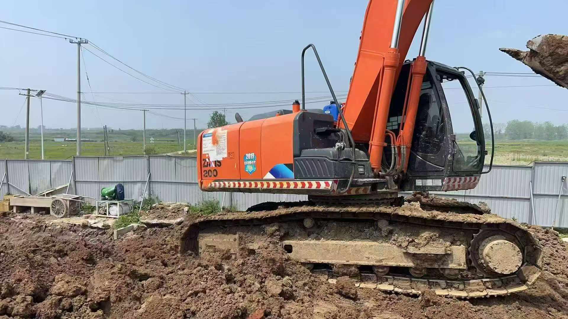 Buy Hitachi ZH200-5A Used Excavator / 3 Buy Hitachi ZH200-5A Used Excavator / 3
