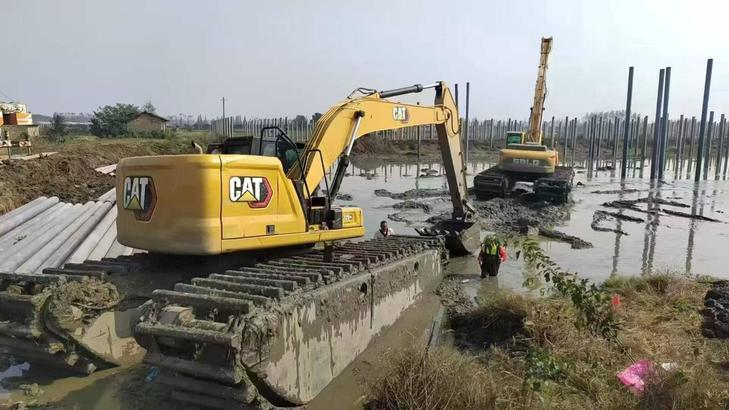 Buy Caterpillar 320GC Used Excavator / 1