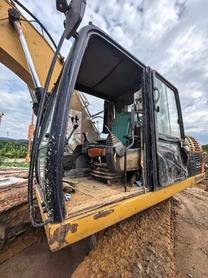 Buy Caterpillar 320D Used Excavator / 2 Buy Caterpillar 320D Used Excavator / 2