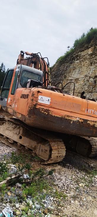 Buy Hitachi ZX200-6 Used Excavator / 1