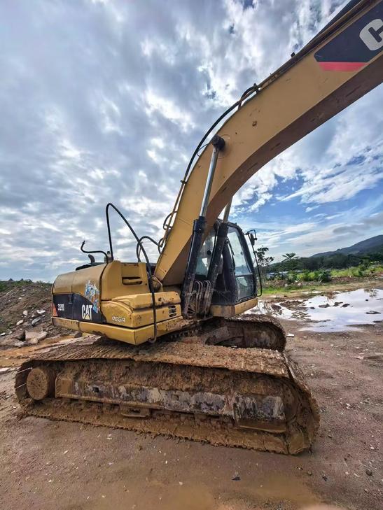 Buy Caterpillar 320D Used Excavator / 1