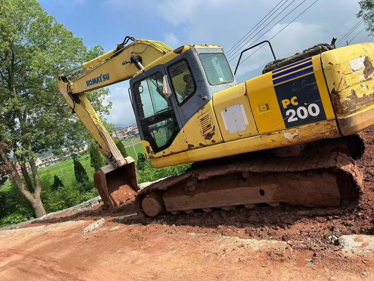 Buy Komatsu PC200-7 Used Excavator / 1