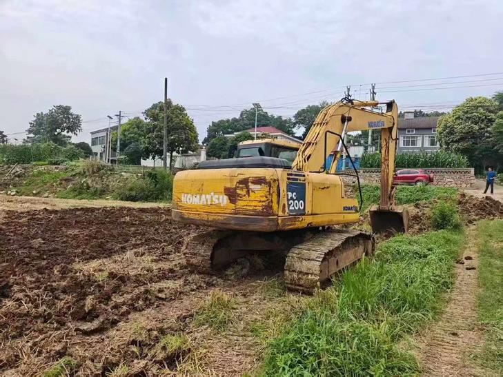 Buy Komatsu PC200-7 Used Excavator / 1