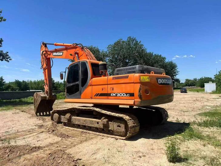 Buy Doosan DX260LC Used Excavator / 1