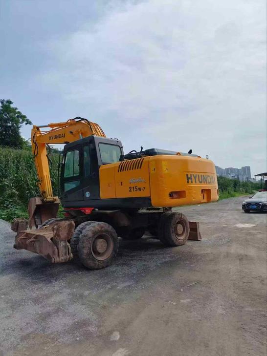 Buy Hyundai R210W Used Excavator / 1