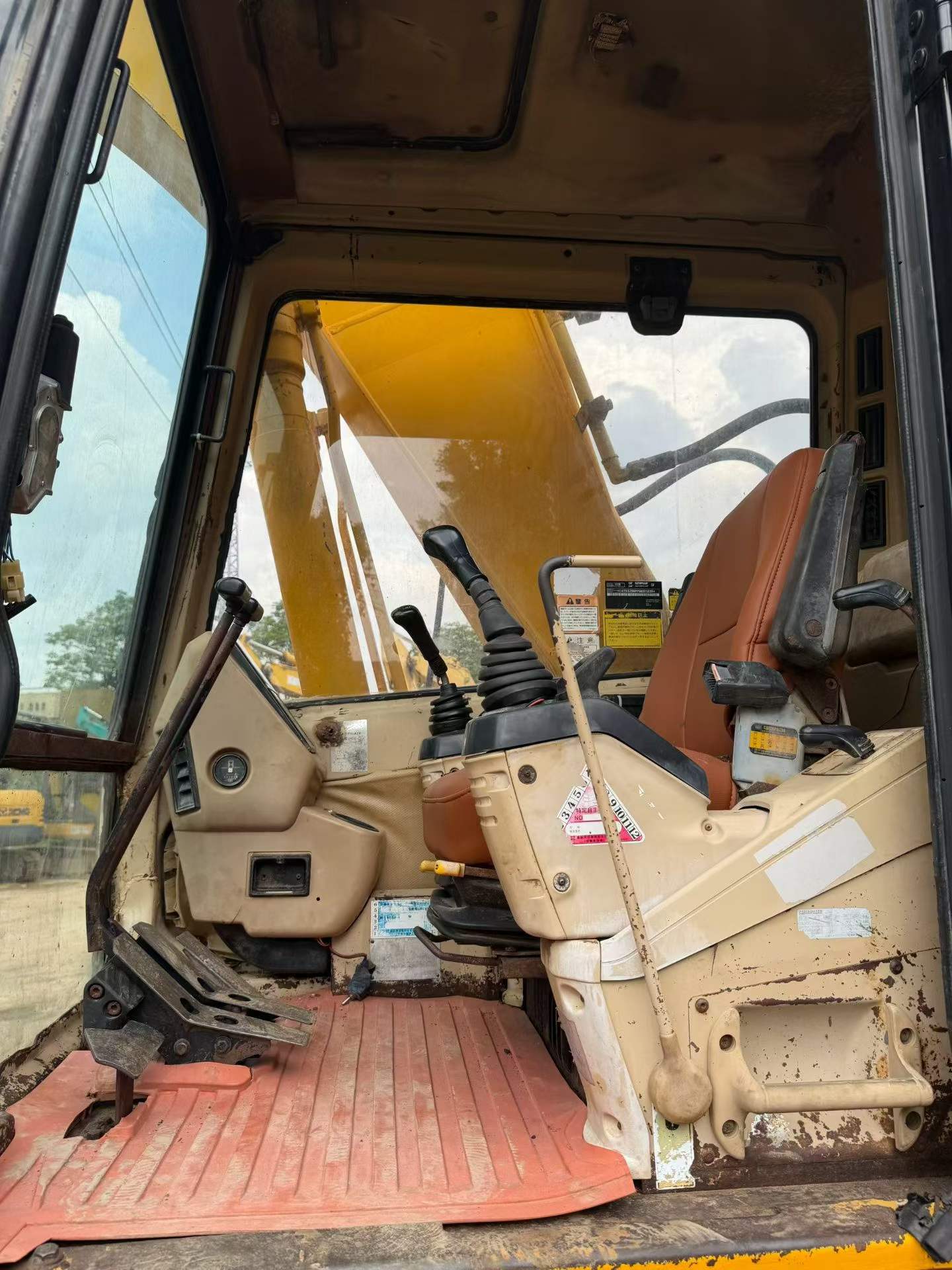 Buy Caterpillar 320V2 Used Excavator / 9