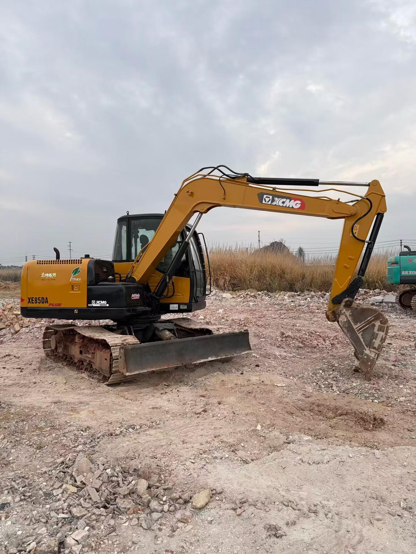 Buy XCMG XE85C Used Excavator / 4