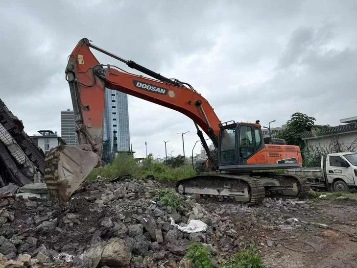 Buy Doosan DX380LC-5 Used Excavator / 1