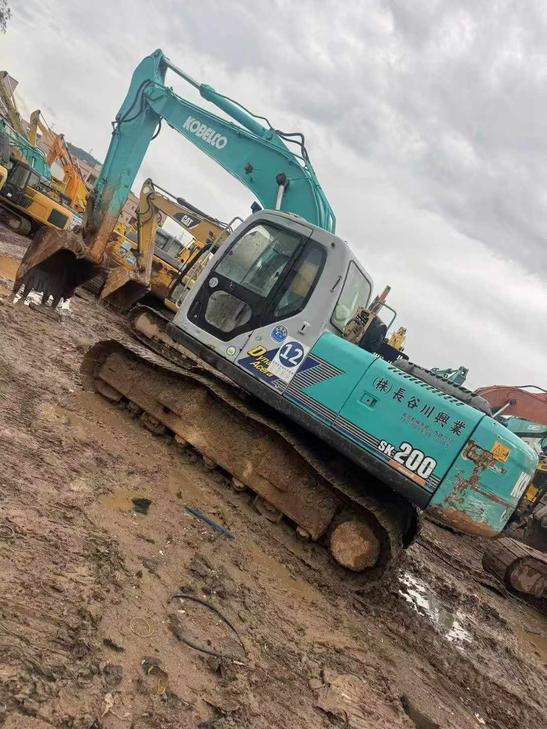 Buy Kobelco SK200-6 Used Excavator / 1